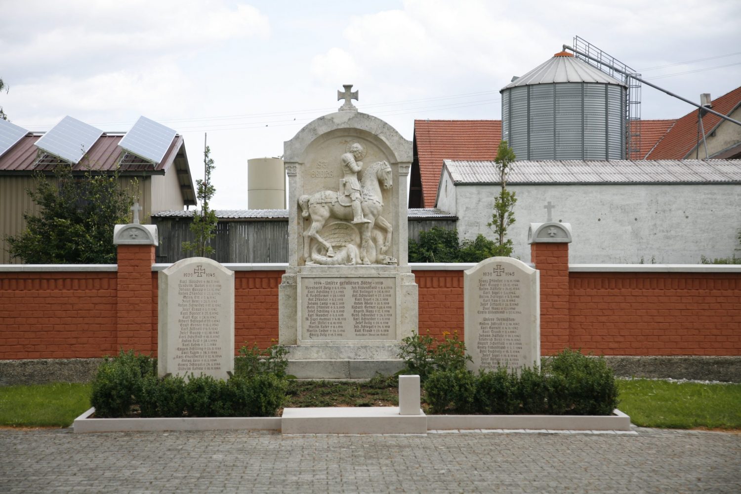 Kriegerdenkmal nach Restaurierung